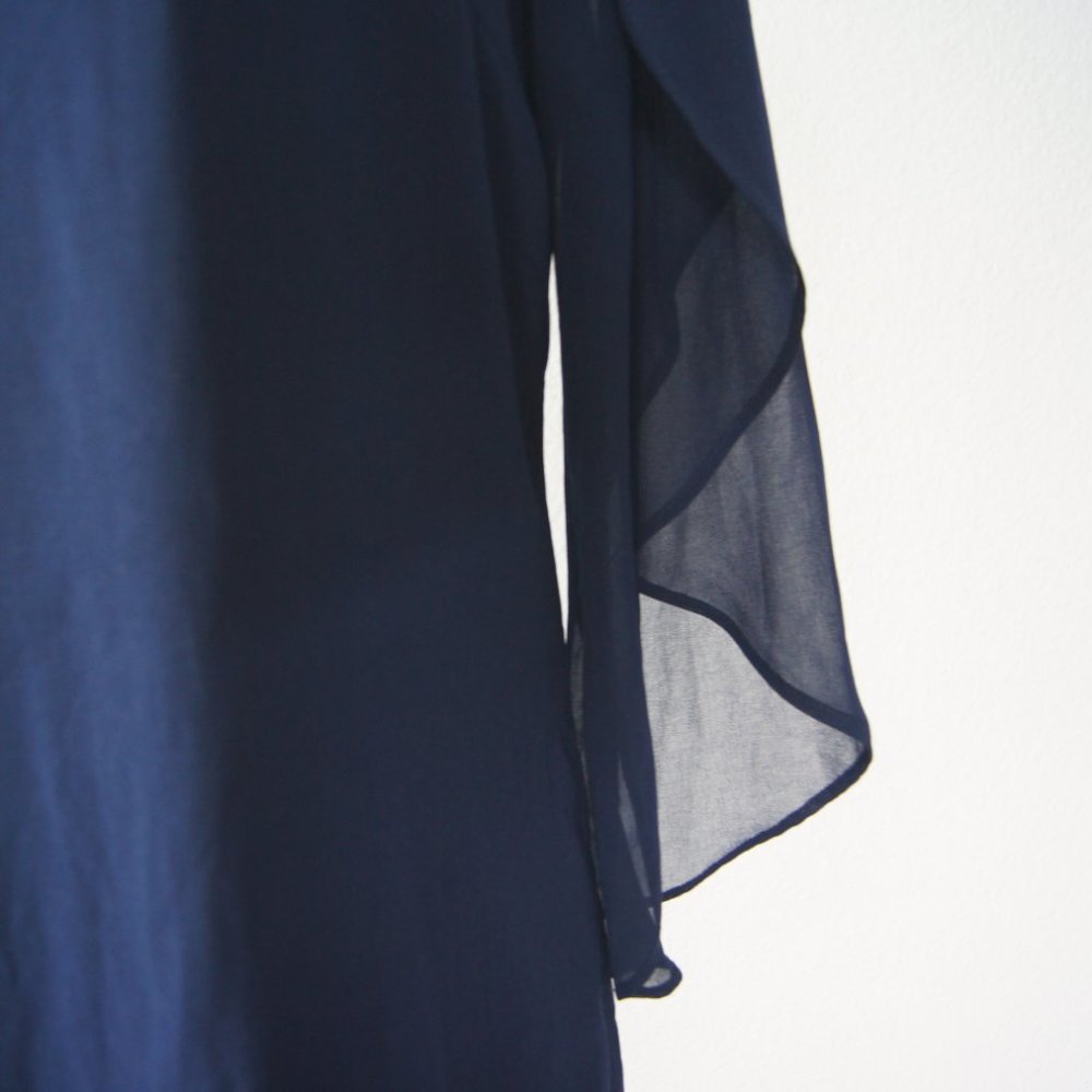 Luxology Bell Sleeves Dress - Picture 3 of 6
